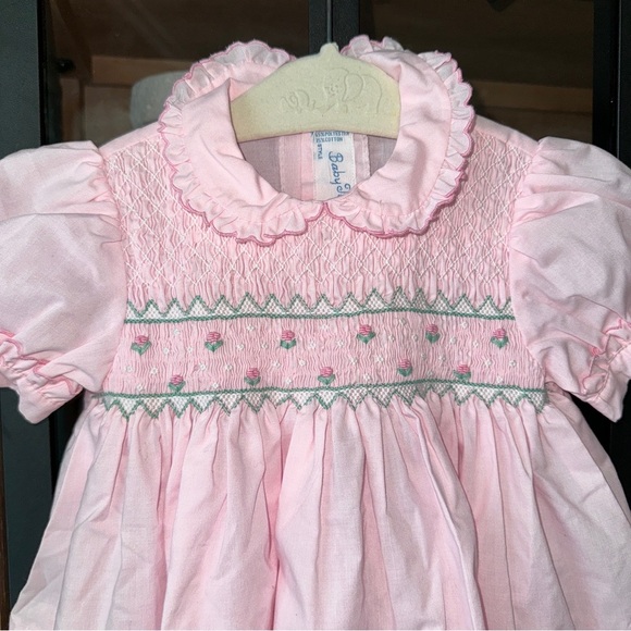 Vintage smock heirloom dress embroidered rosettes baby girl scalloped collar - Picture 2 of 5